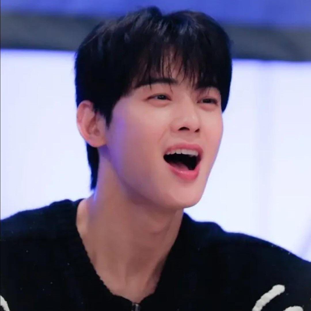 Recent activity shot of Cha Eunwoo