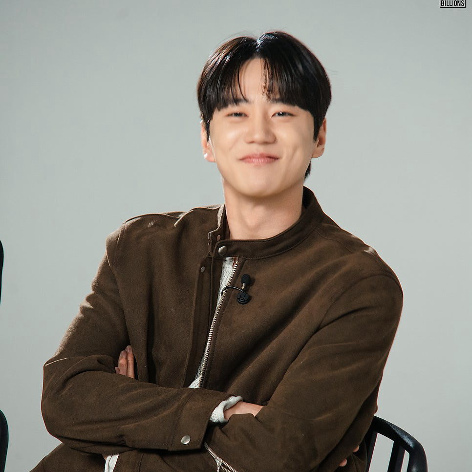 Behind-the-scenes cut of Lee Junyoung