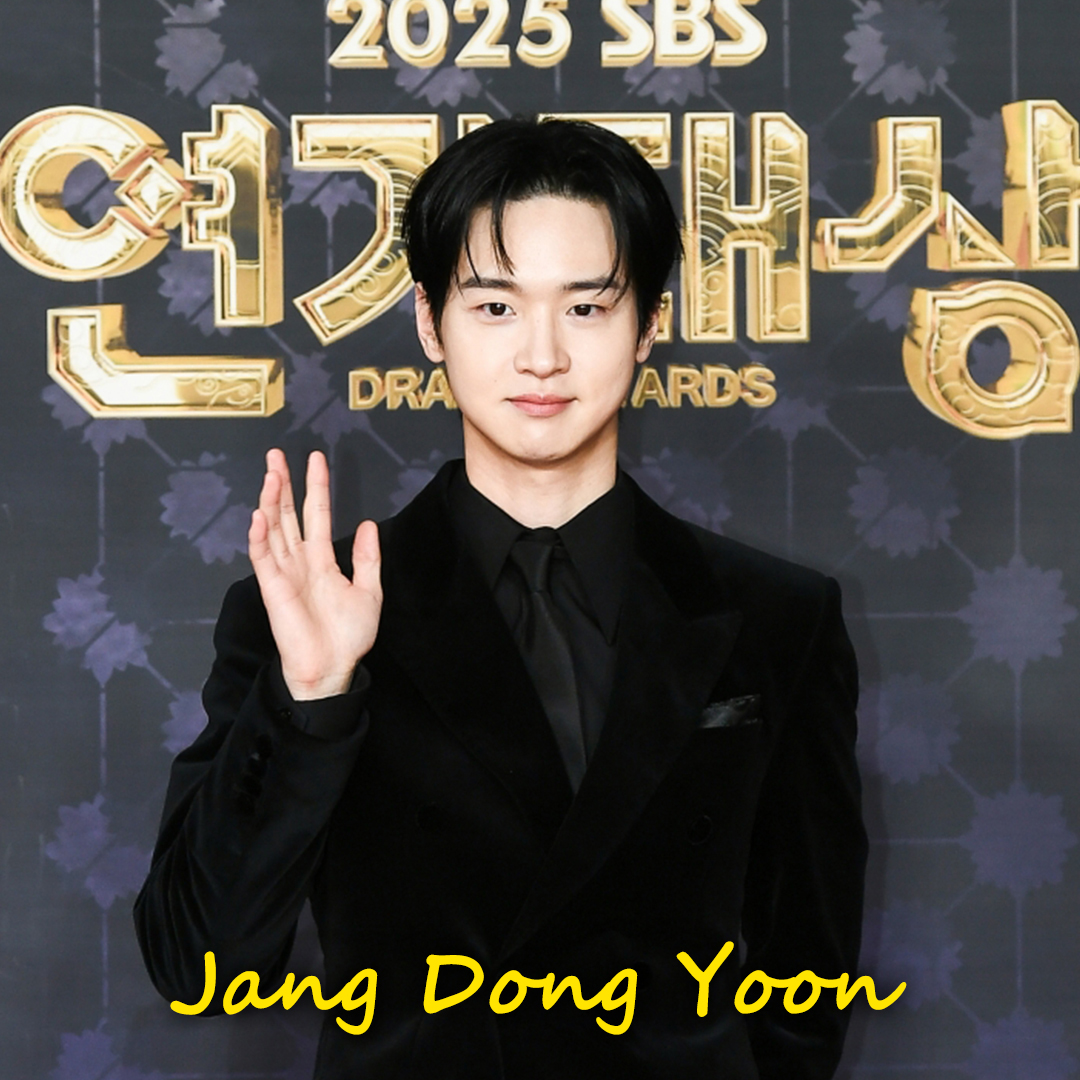 A moment captured by a fan of Jang Dongyoon