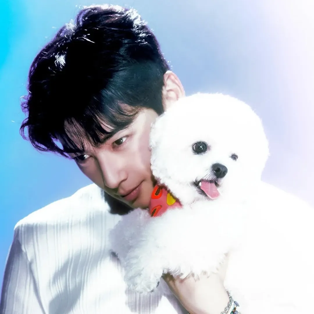 A moment captured by a fan of Cha Eunwoo
