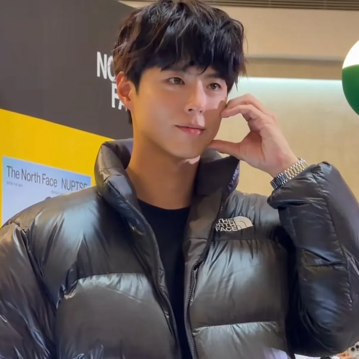 A moment captured by a fan of Park Bogum