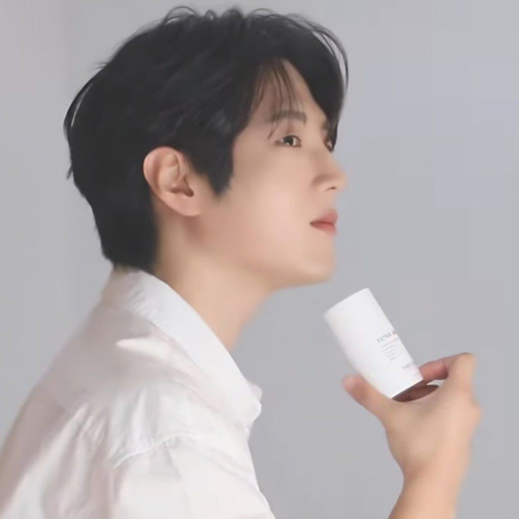 粉絲拍下的金俊賢瞬間