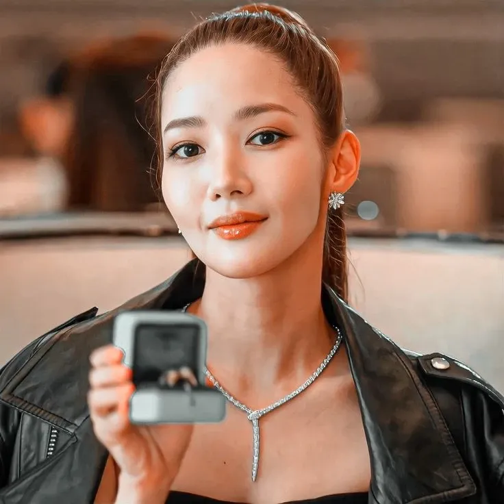 Behind-the-scenes cut of Park Minyoung