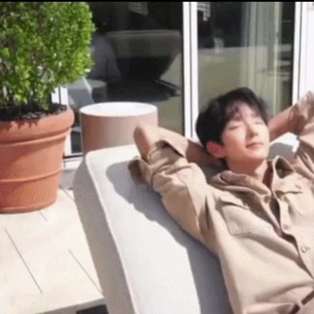 A moment captured by a fan of Lee Joongi