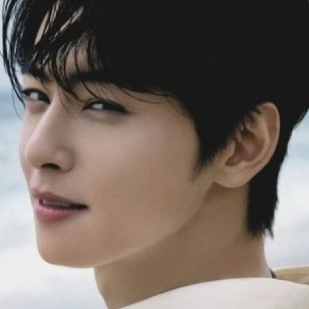 Latest photo of Cha Eunwoo