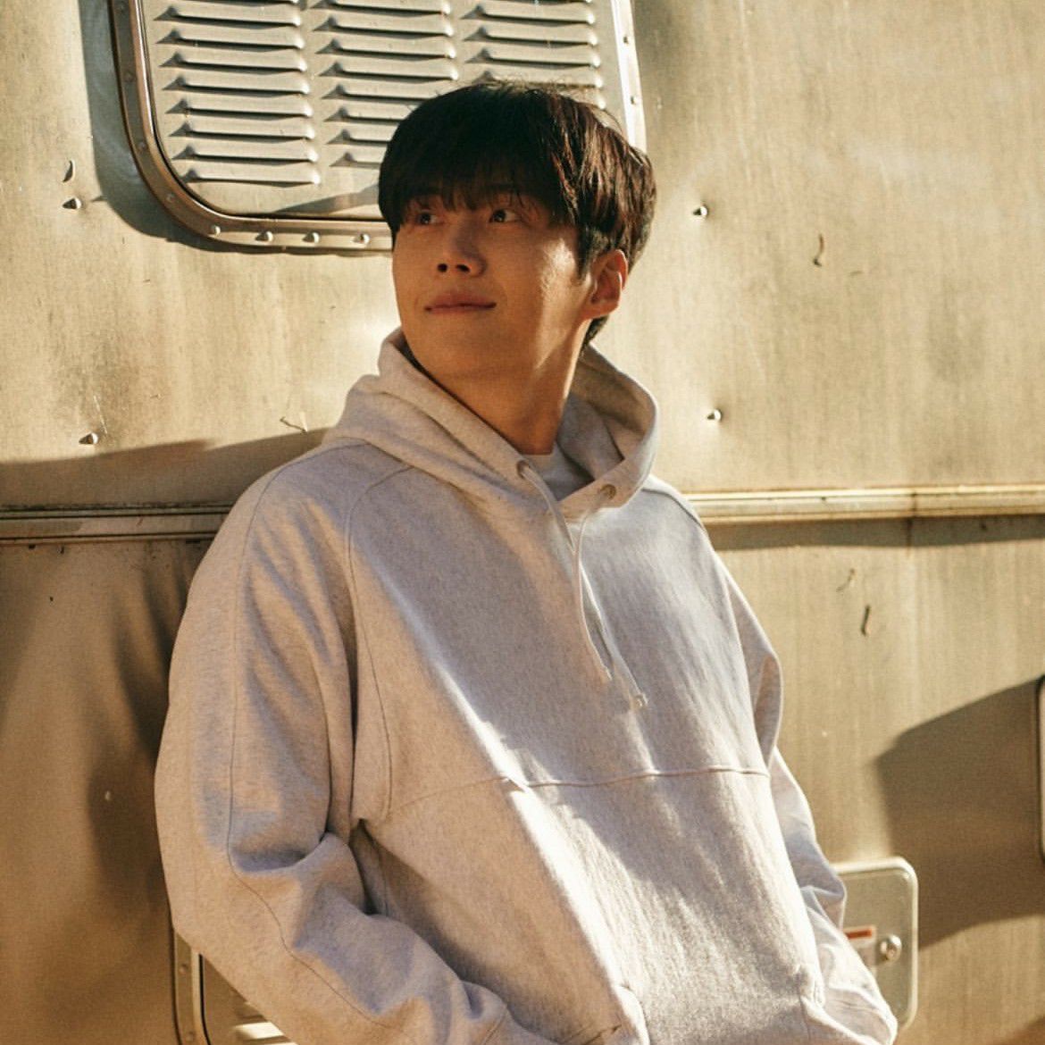 粉絲拍下的金宣虎瞬間