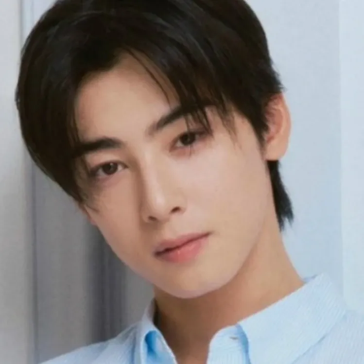 Latest photo of Cha Eunwoo