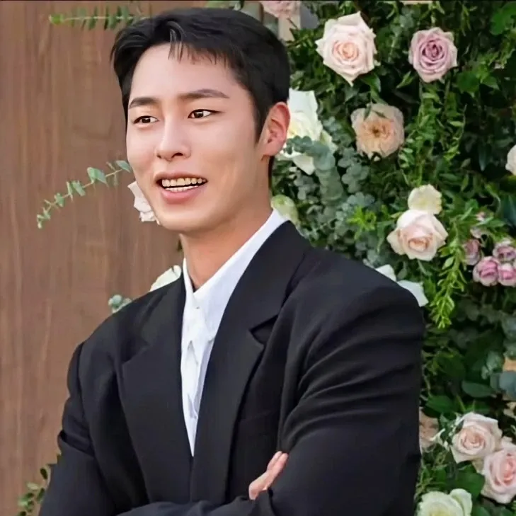 Recent activity shot of Lee Jaewook