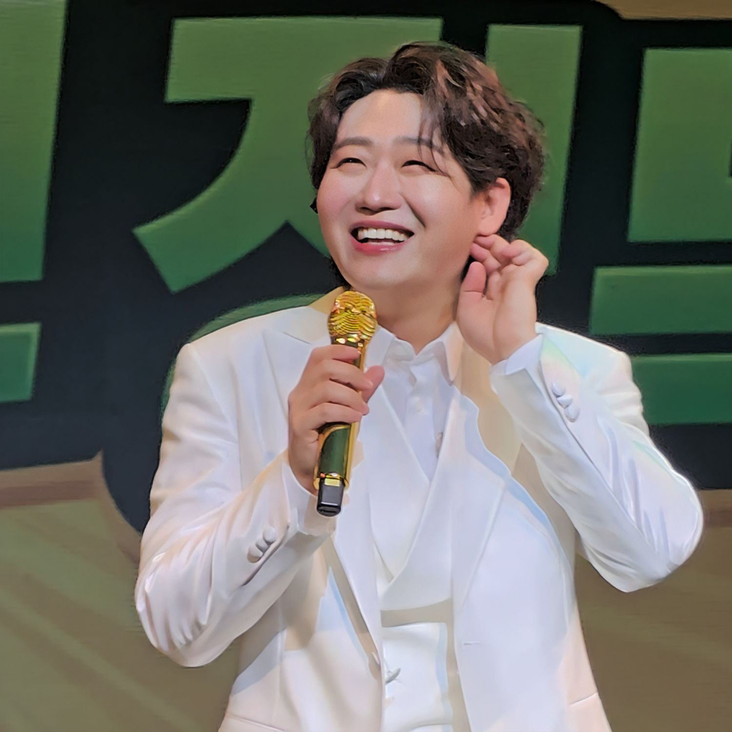 Behind-the-scenes cut of Min Soohyun