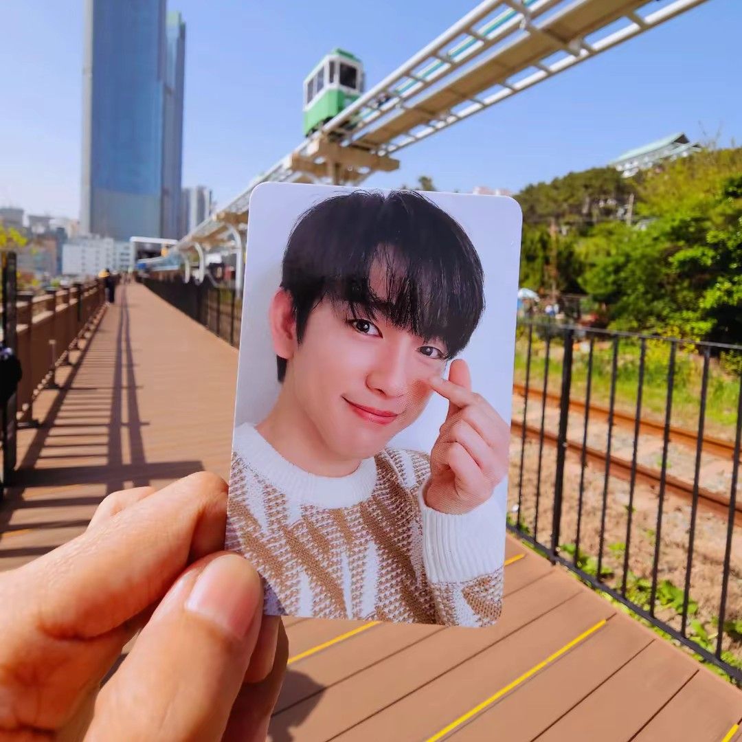 パク・ジニョンの最近の活動ショット