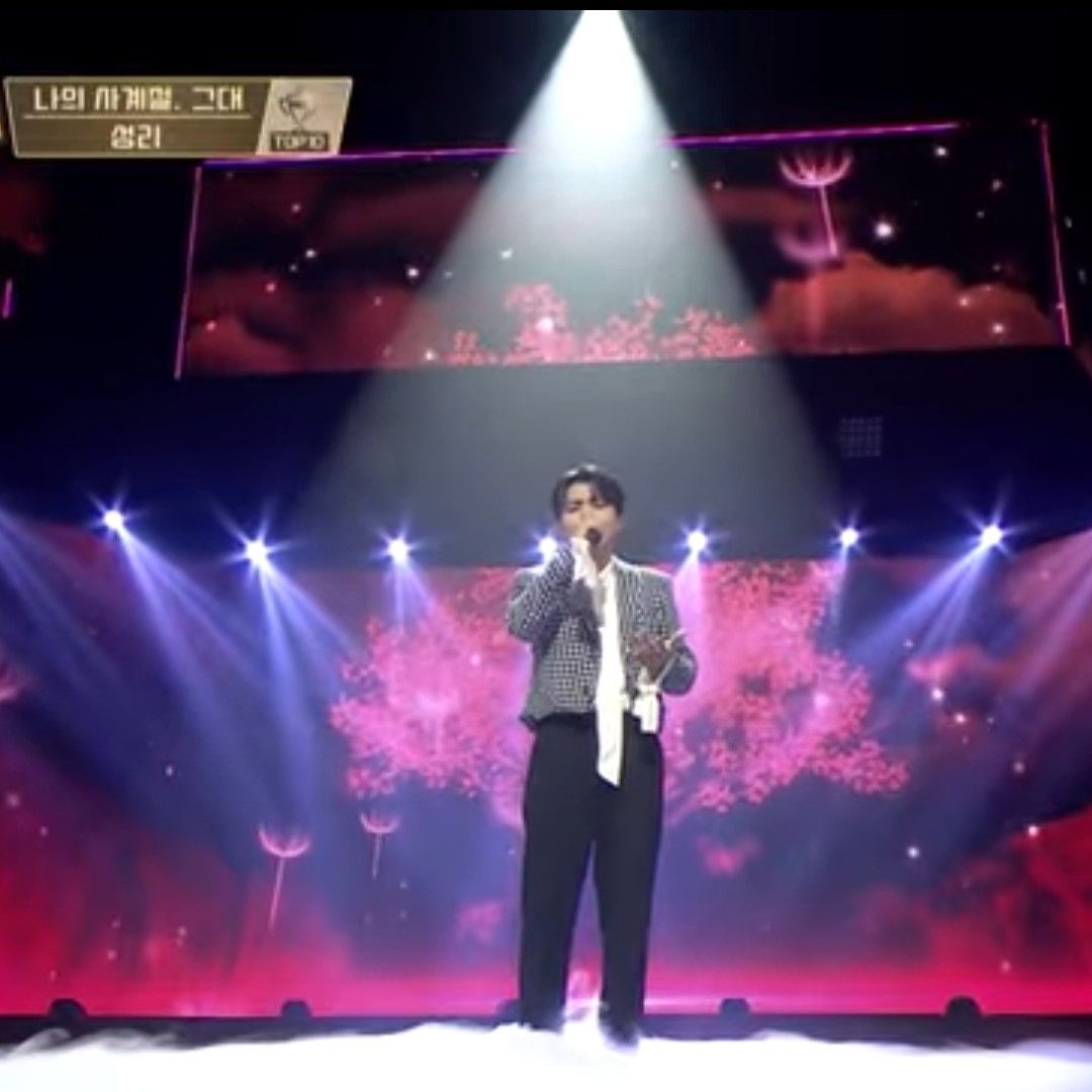 A moment captured by a fan of Seong Ri