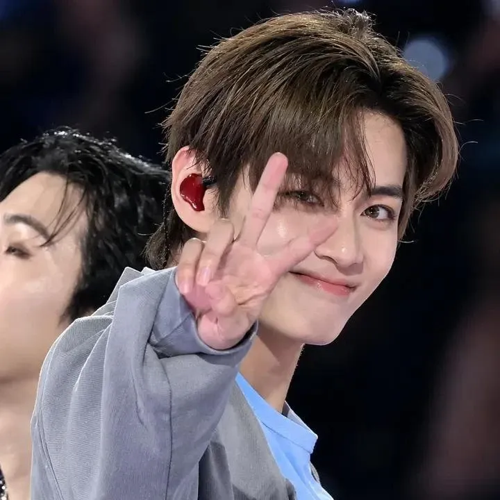 Recent activity shot of Kim Taehyung (V)