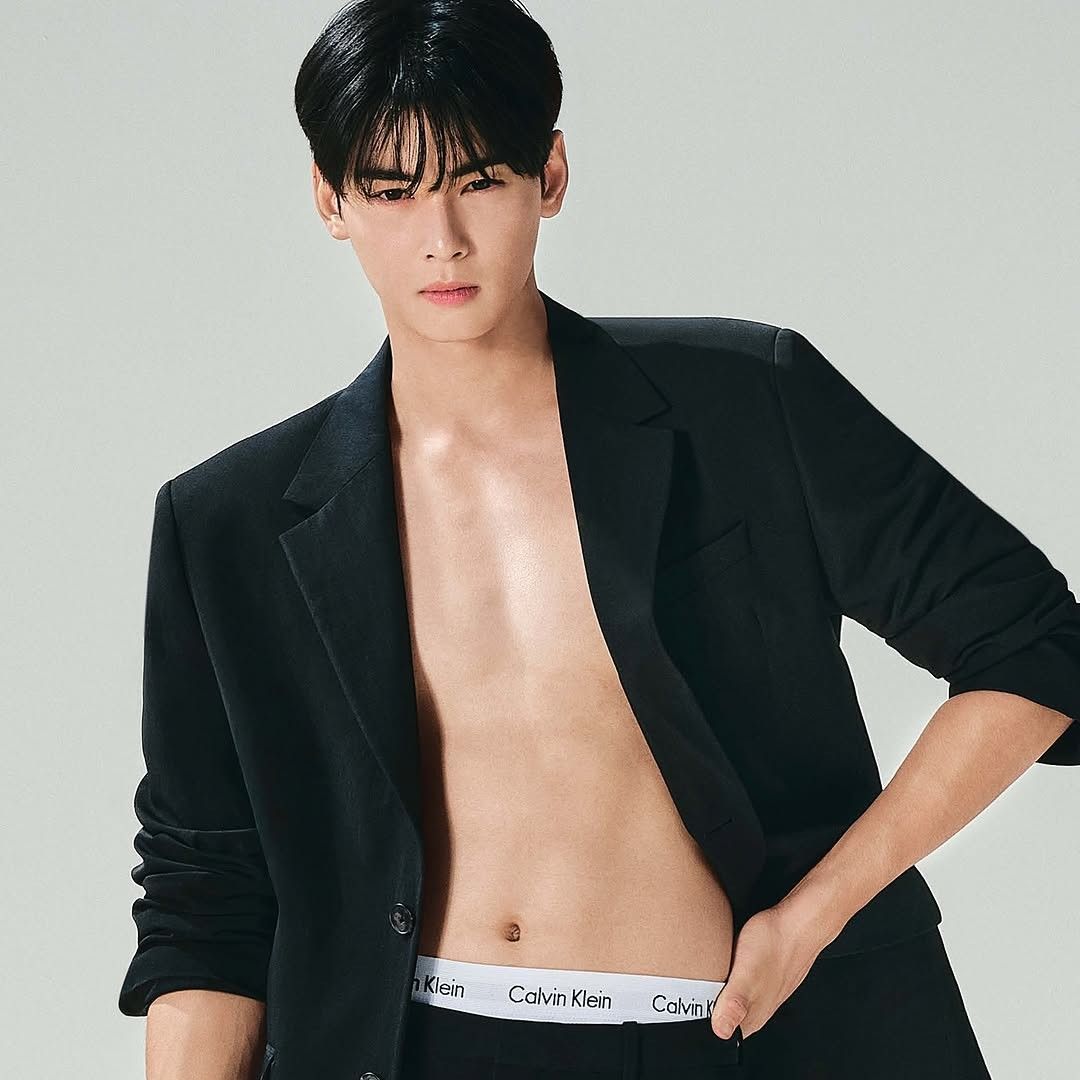 Behind-the-scenes cut of Cha Eunwoo