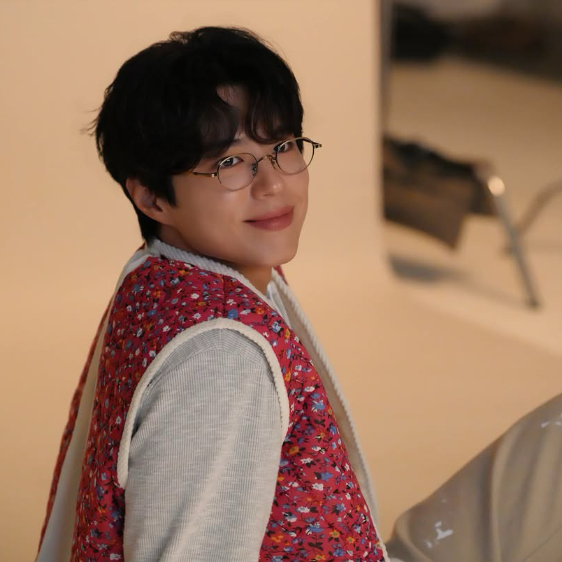 A moment captured by a fan of Park Bogum