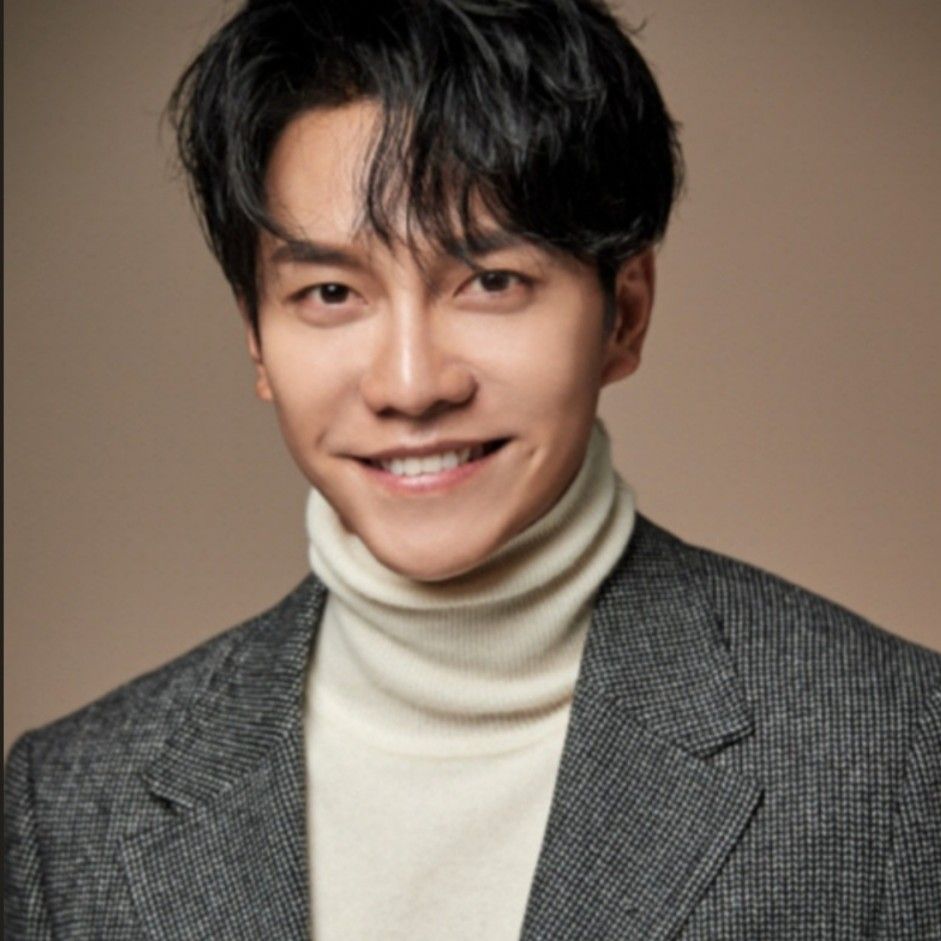 Foto terbaru dari Lee Seunggi