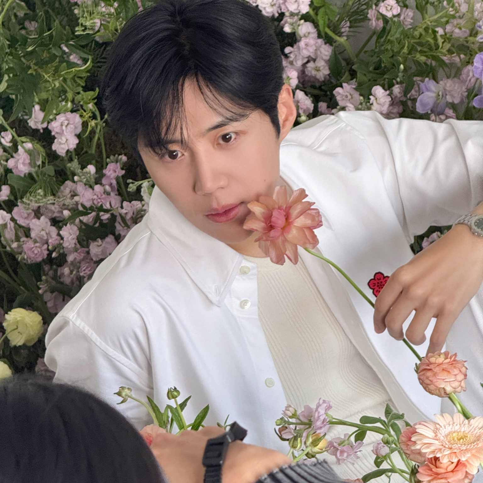 Behind-the-scenes cut of Kim Seonho