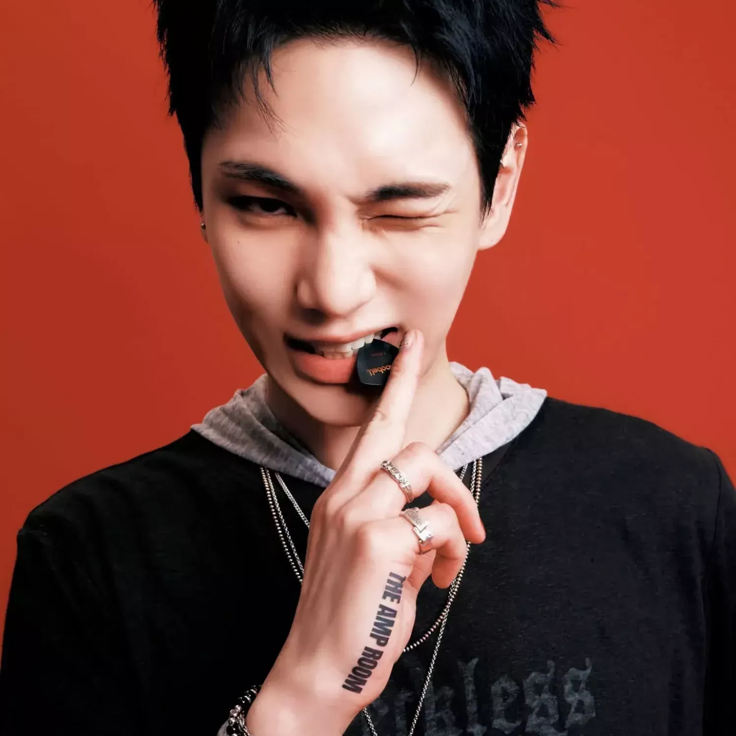 Behind-the-scenes cut of Key