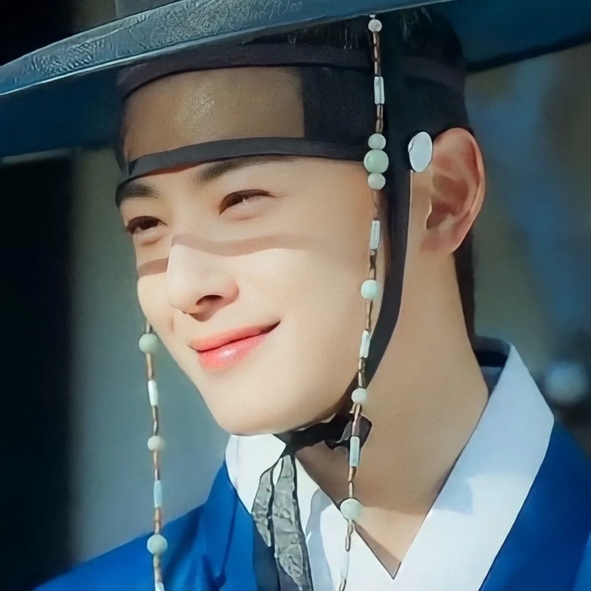Behind-the-scenes cut of Cha Eunwoo