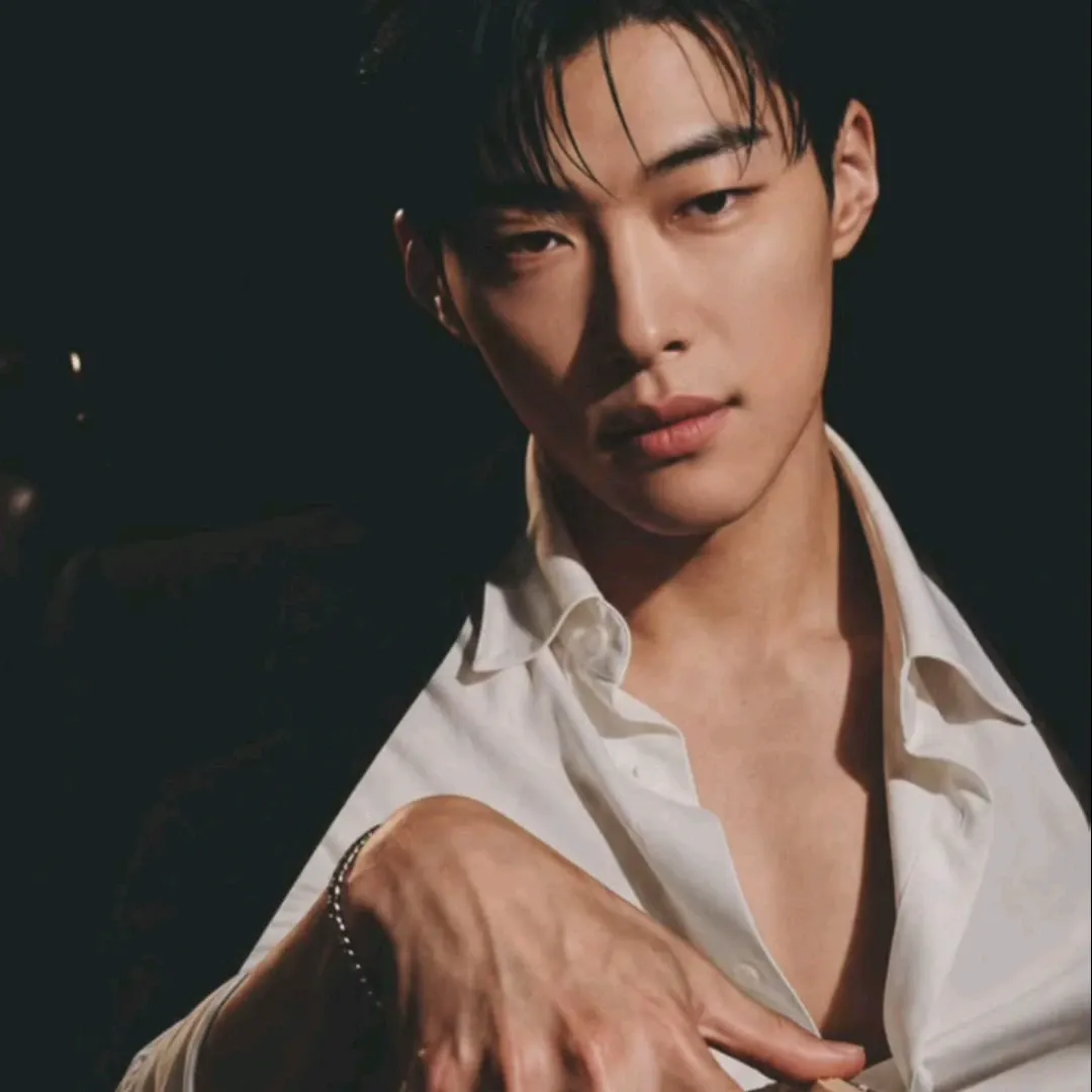 A moment captured by a fan of Woo Dohwan