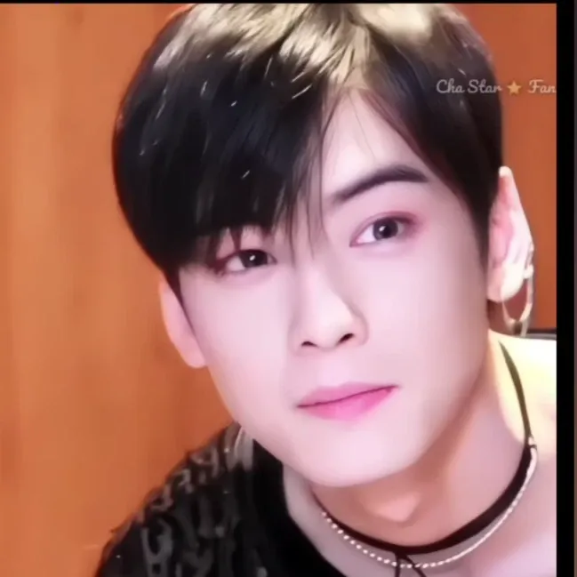 Recent activity shot of Cha Eunwoo