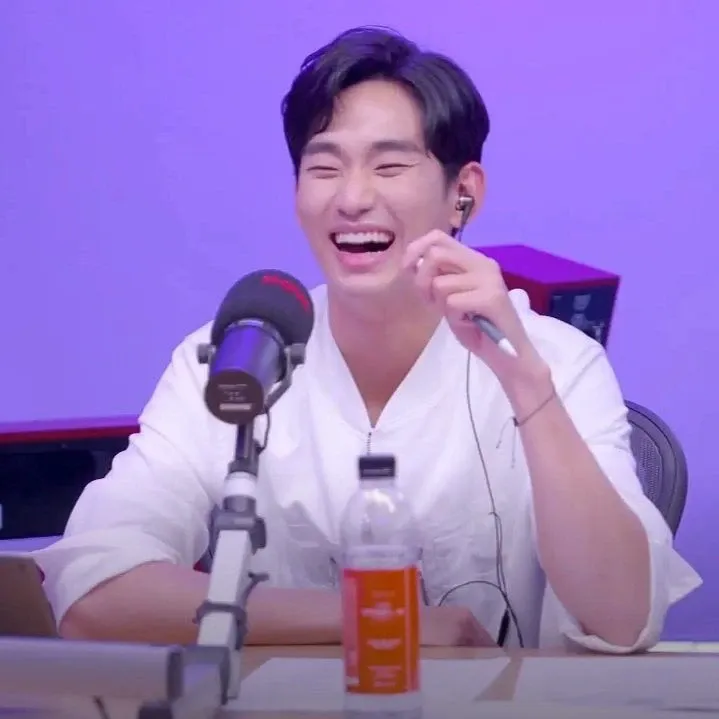 Behind-the-scenes cut of Kim Soohyun