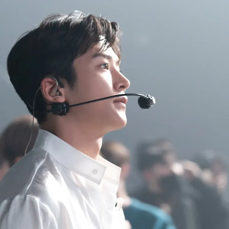Momen yang diabadikan oleh penggemar Rowoon