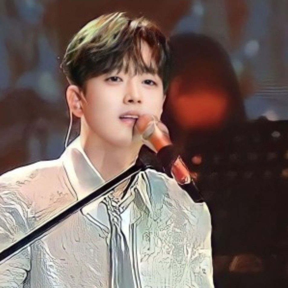 粉丝拍下的李灿元瞬间