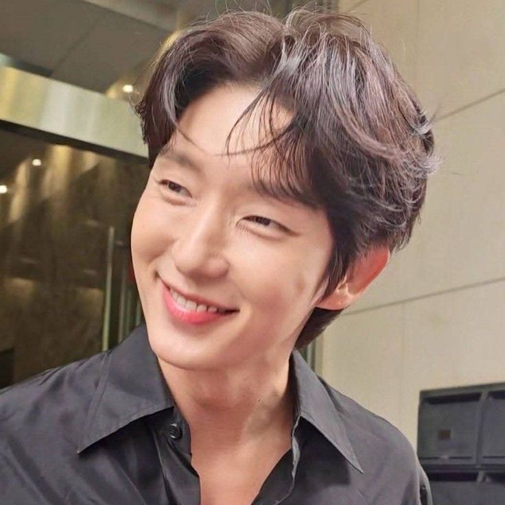 Recent activity shot of Lee Joongi