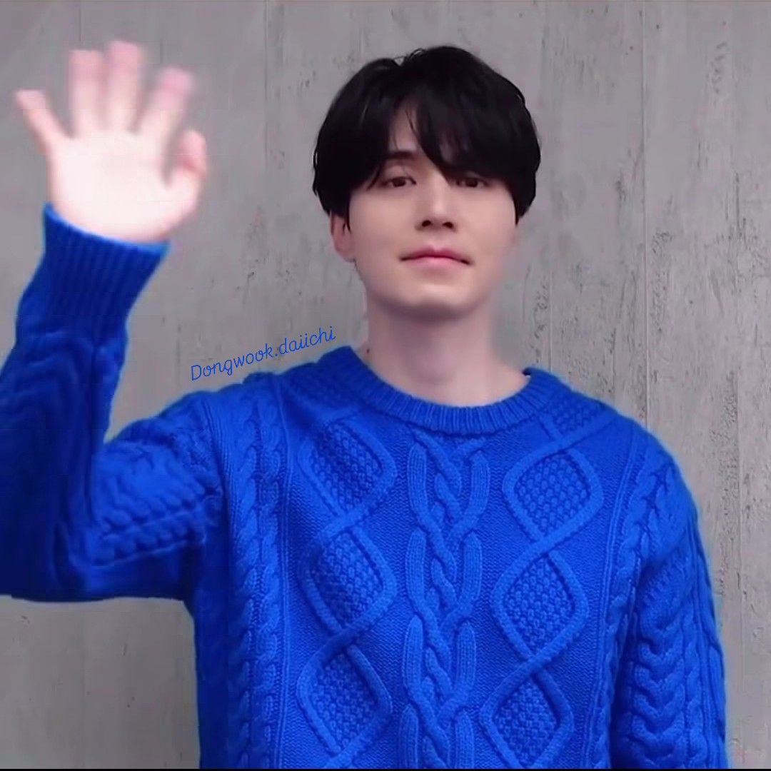 A moment captured by a fan of Lee Dongwook