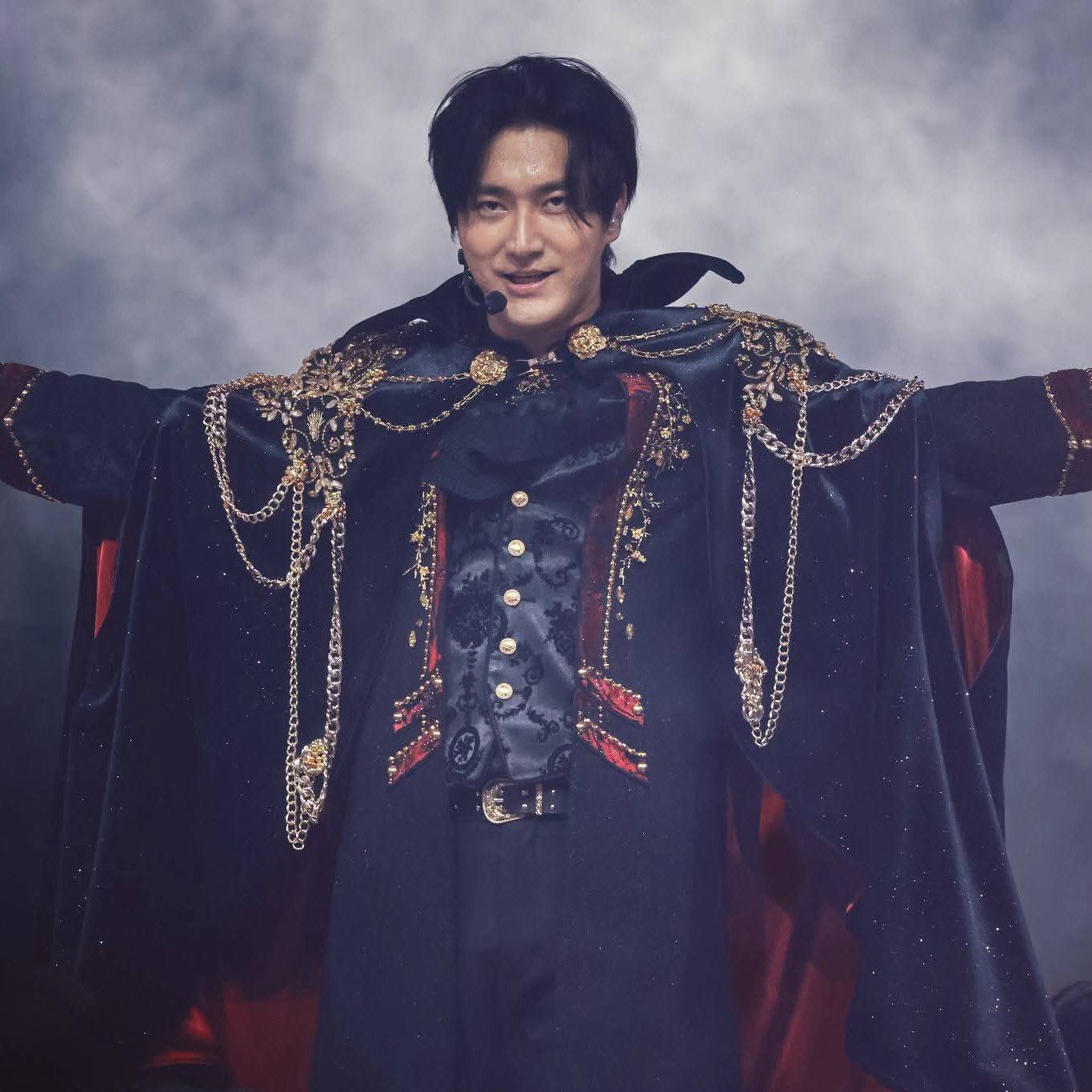 Recent activity shot of Choi Siwon