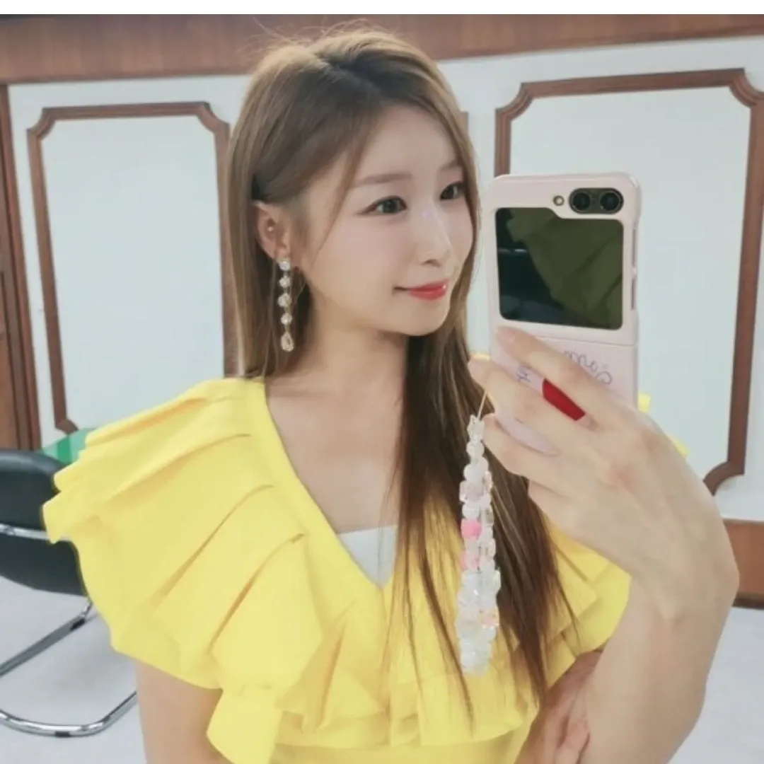 Behind-the-scenes cut of Lee Sona
