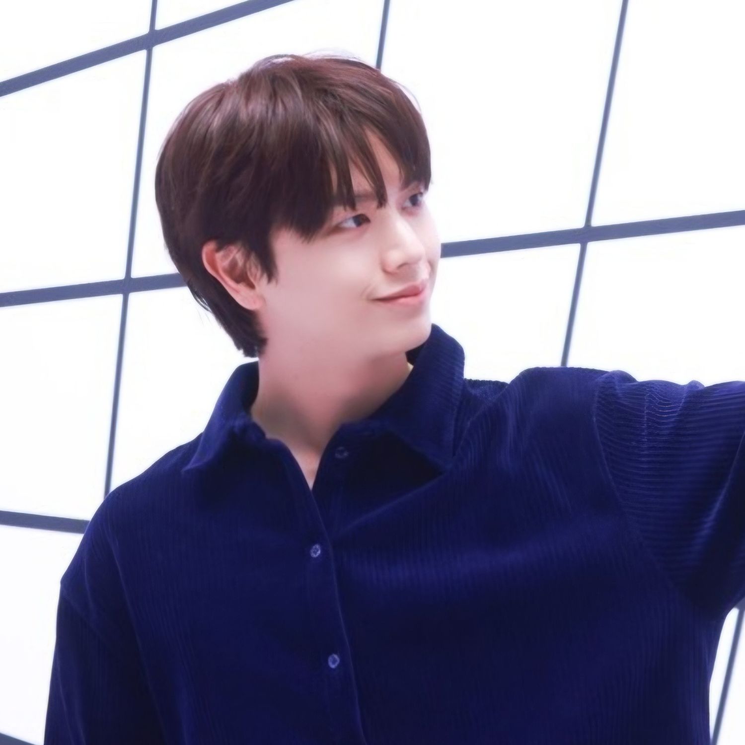 A moment captured by a fan of Yook Sungjae