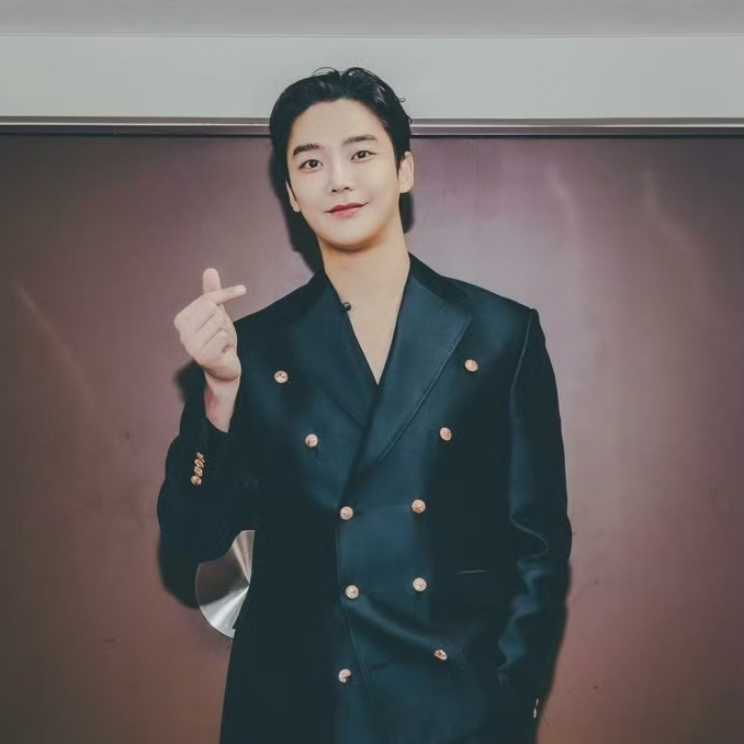 Momen yang diabadikan oleh penggemar Rowoon