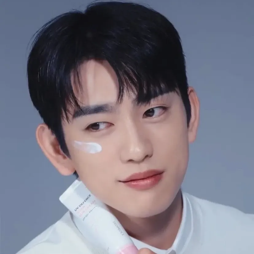 A moment captured by a fan of Park Jinyoung