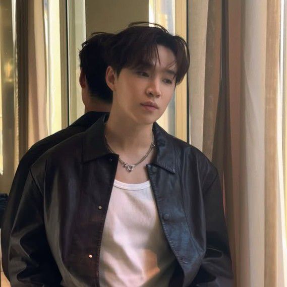 A moment captured by a fan of Henry