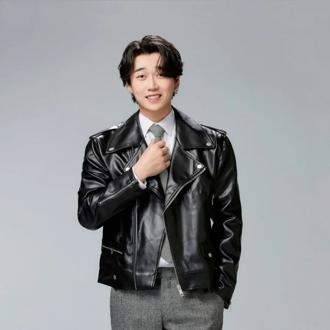 Behind-the-scenes cut of Hwang Youngwoong