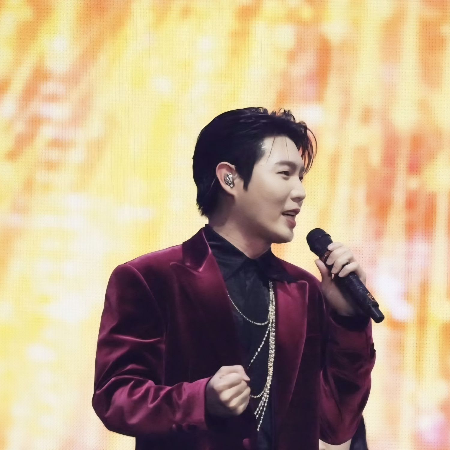 A moment captured by a fan of Son Taejin