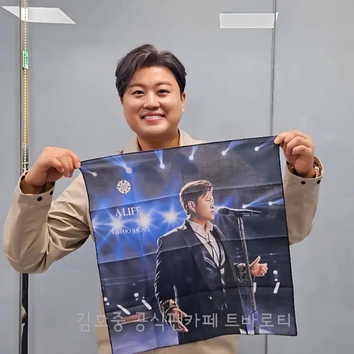 粉絲拍下的金浩中瞬間