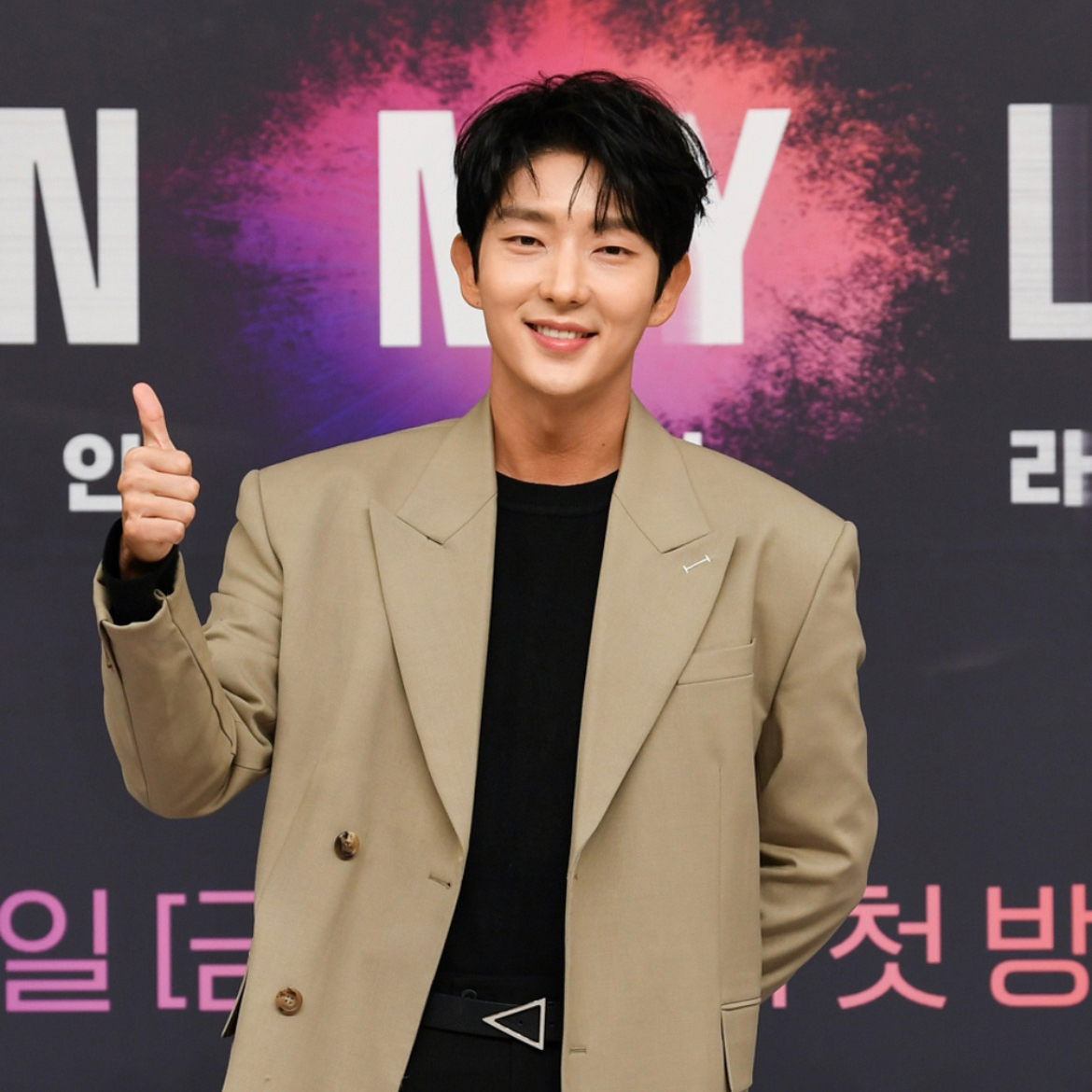 A moment captured by a fan of Lee Joongi