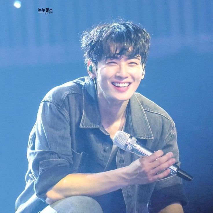 Recent activity shot of Cha Eunwoo