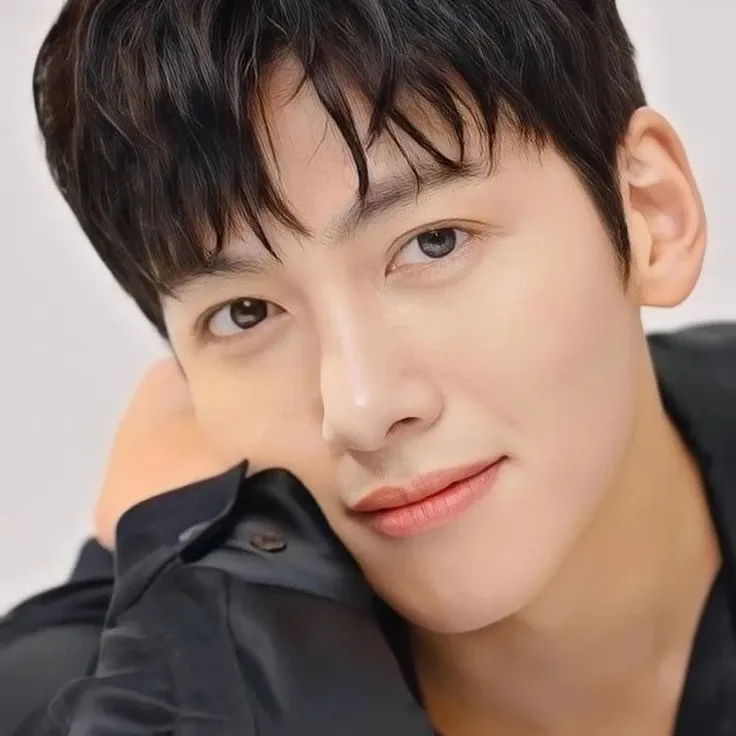 Behind-the-scenes cut of Ji Changwook