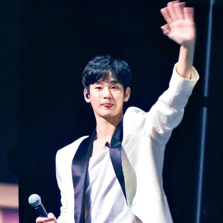 キム・スヒョンの最近の活動ショット