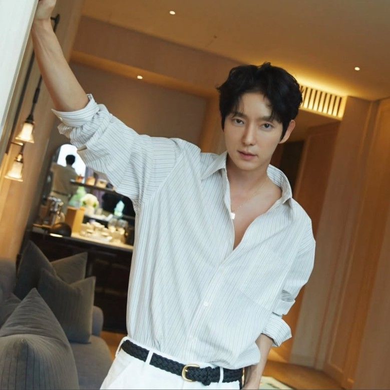 A moment captured by a fan of Lee Joongi