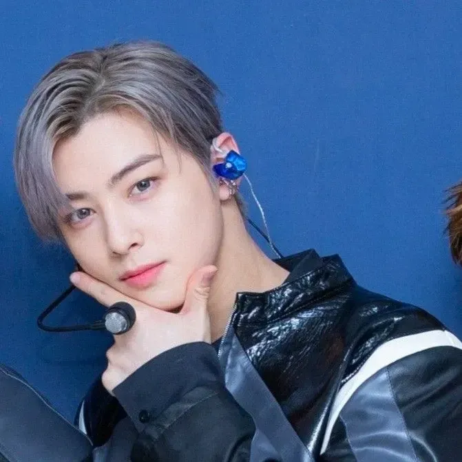 Behind-the-scenes cut of Cha Eunwoo