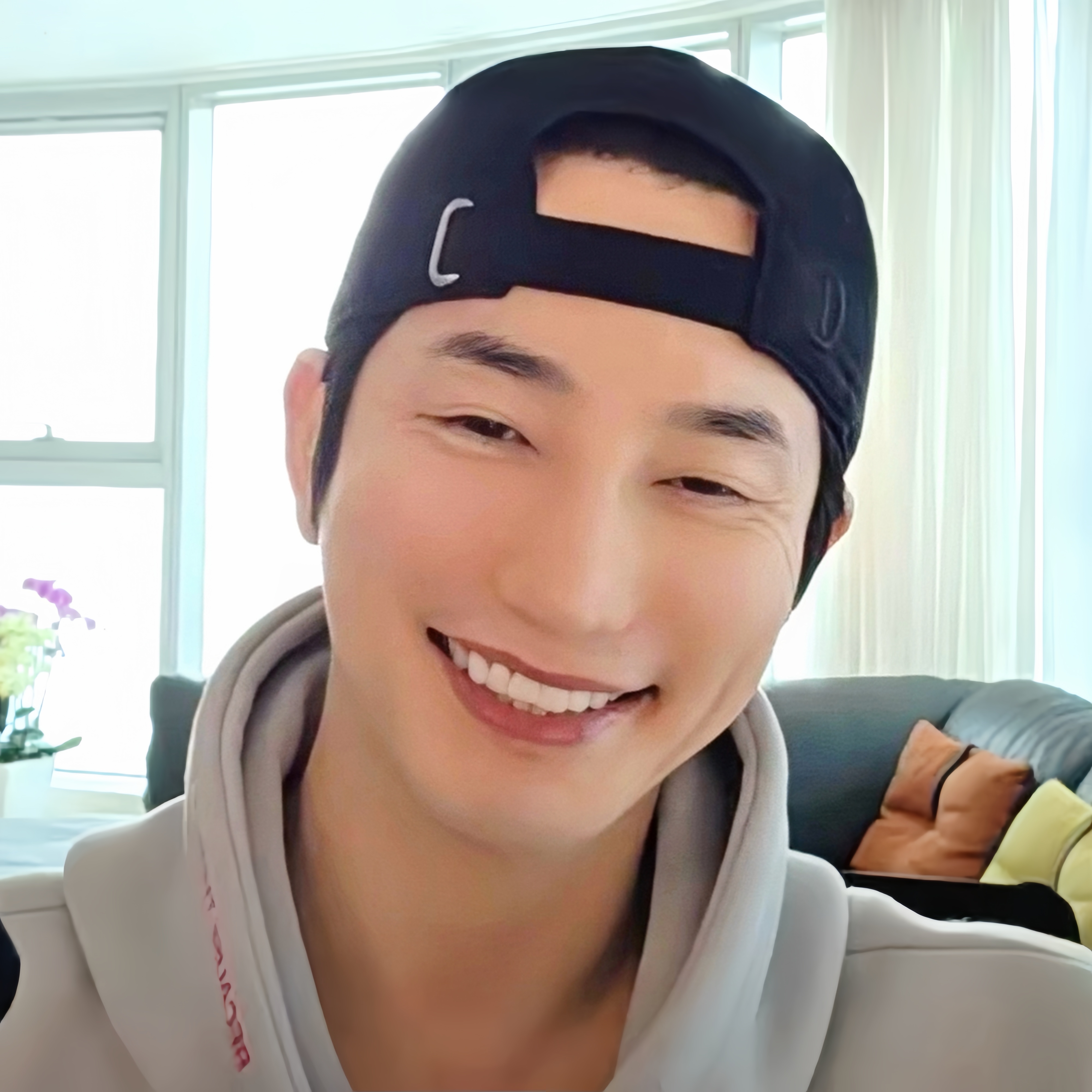 Behind-the-scenes cut of Park Sihoo