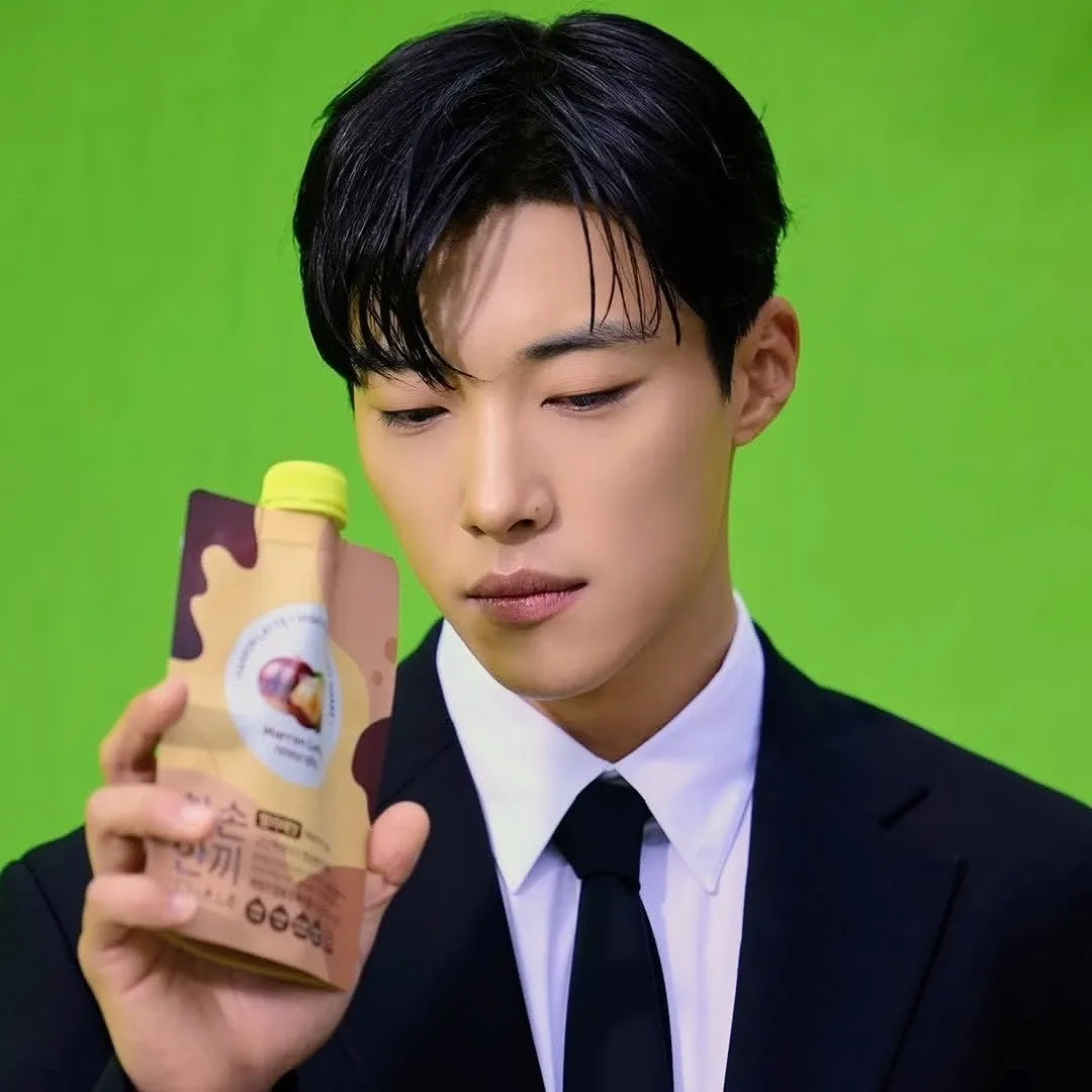 A moment captured by a fan of Woo Dohwan