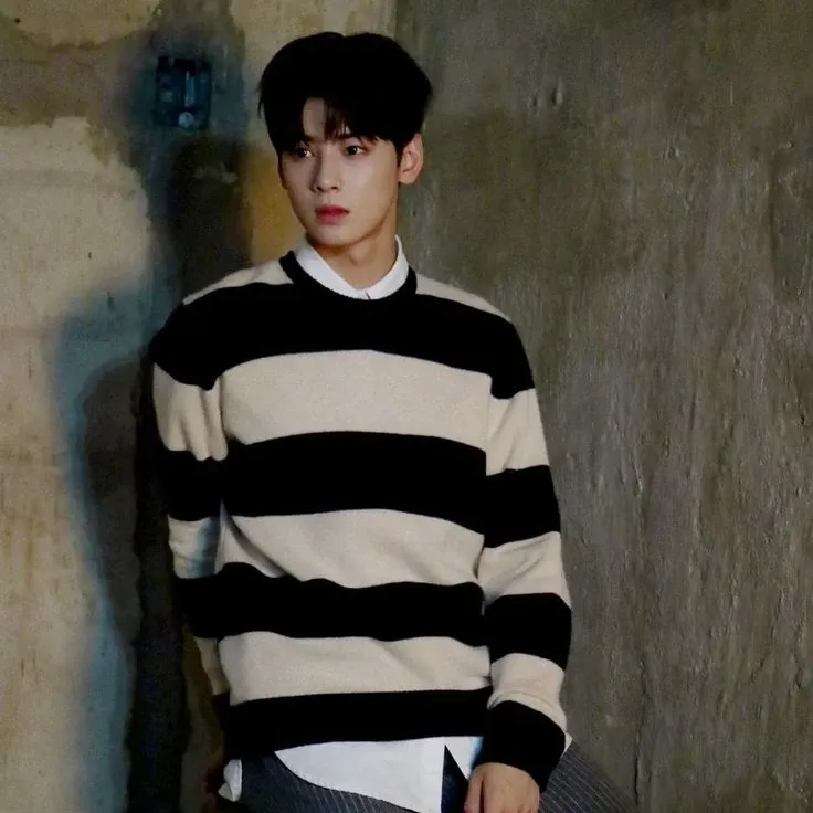 Behind-the-scenes cut of Cha Eunwoo