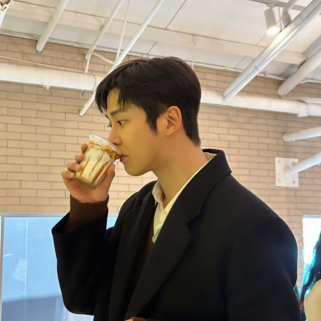 Momen yang diabadikan oleh penggemar Rowoon