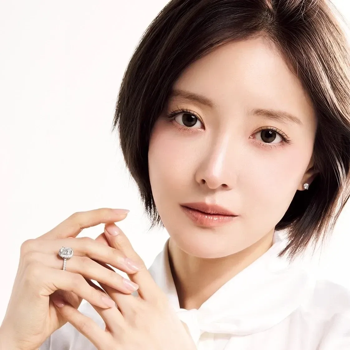 Behind-the-scenes cut of Lee Seyoung