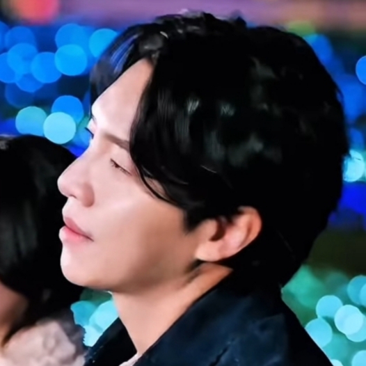 Foto terbaru dari Lee Seunggi